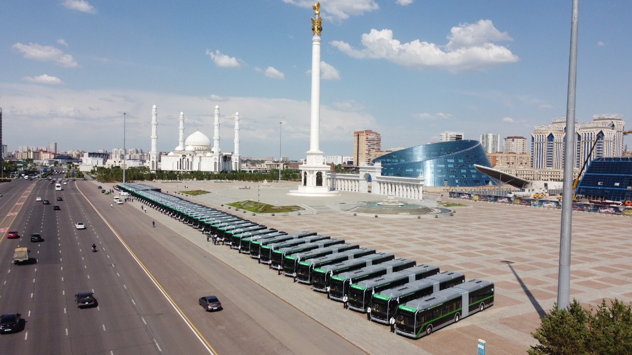 Самая роскошная модель! Электрический автобус длиной 18м Yutong поставлены партией в Казахстан!