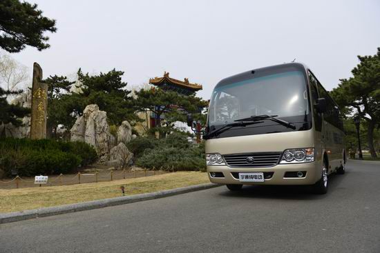 Официальная сдача двух электрических пассажирских автобусов E7 Yutong в государственной резиденции Дяоюйтай