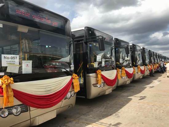 Китай подарил Кампучии 98 автобусов Yutong