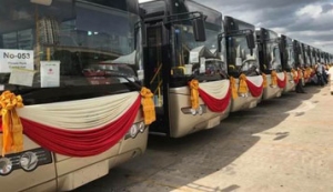 Китай подарил Кампучии 98 автобусов Юйтун