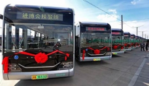 440 соединенных с интеллектуальной сетью автобусов Юйтун озарили своим блеском Китайскую Международную импортную выставку